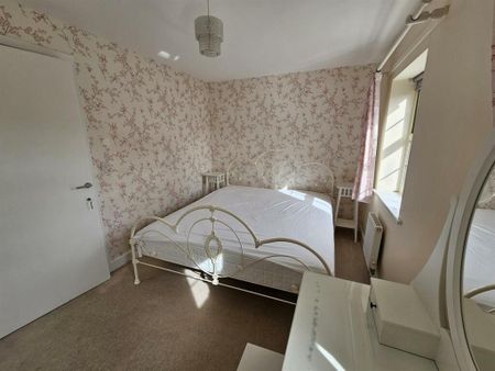 4 bedroom semi-detached house to rent - Photo 4