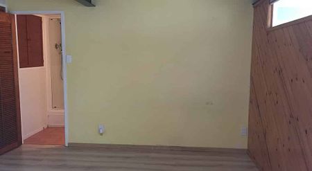 Downstairs Studio Flat in Sunnynook - Photo 5