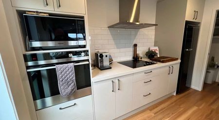 Contemporary Established Home in Hanley's - Photo 5