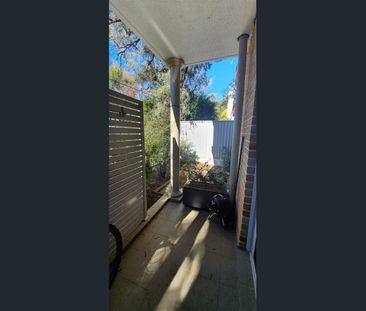 Spacious 1 Bedroom Unit - Photo 5