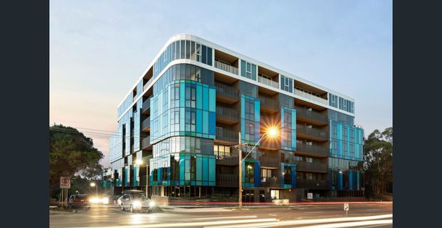 6 MONTH LEASE TERM FOR THIS STUNNING 3 BEDROOM, 2 BATHROOM GLEN IRIS BEAUTY - Photo 1