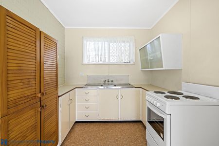 Lovely, cosy two bedroom brick unit situated in a quiet duplex! - Photo 5