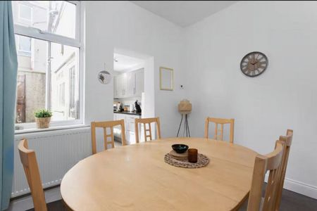 Cross Street - Photo 2