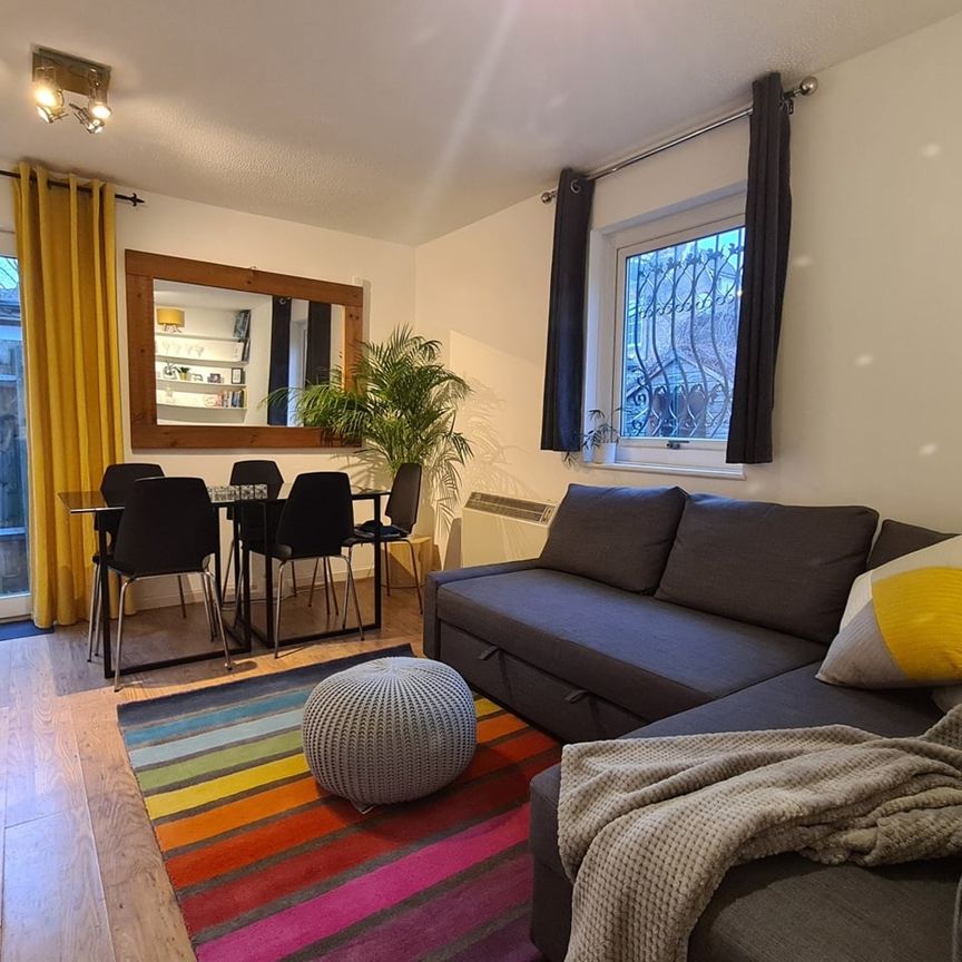 1 Bed Semi-Detached House, Abbey Gardens, SE16 - Photo 1