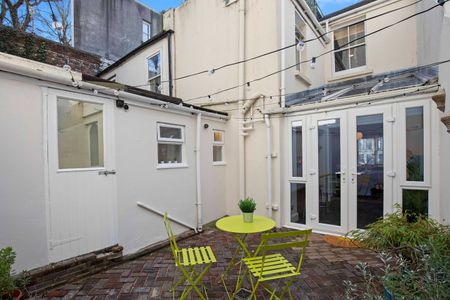 3 Bed Terraced House, Upper North Street, BN1 - Photo 2