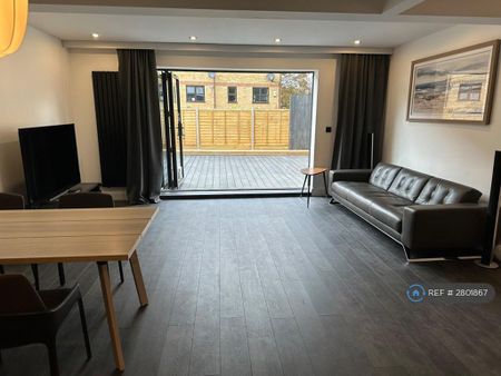 4 bedroom terraced house to rent - Photo 2