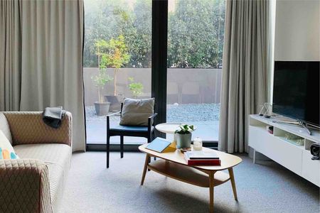Stylish One-Bedroom Apartment with Oversized Terrace in Prime South Yarra Location - Photo 4