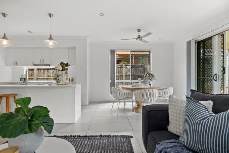 Immaculate Family Home with Ducted Aircon, Solar and Spacious Living ! - Photo 2