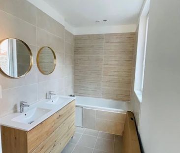 Location Maison de ville 4 pièces 81 m2 à Saint-Quentin - Photo 3