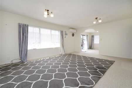 3 Bedrooms in Tawa - Photo 4