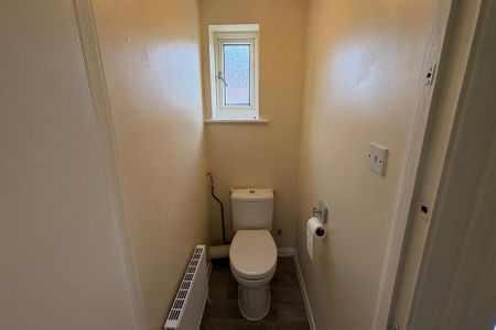 4 bedroom terraced house to rent - Photo 5