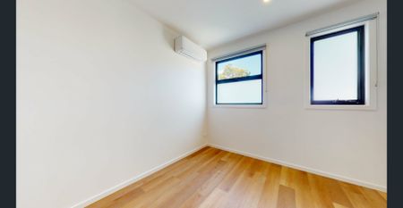 Urban ease, two-bedroom townhouse plus study space - Photo 5