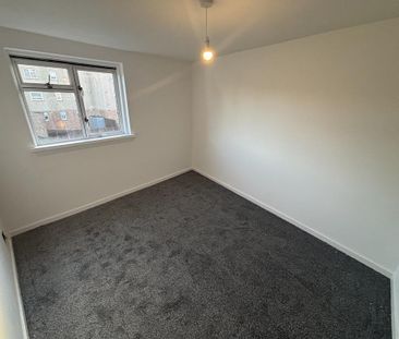 3 bedroom flat to rent - Photo 3