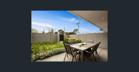Luxury North-Facing Courtyard Apartment - Photo 3