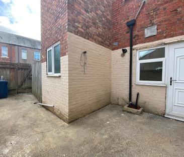 2 bedroom ground floor flat to rent - Photo 4