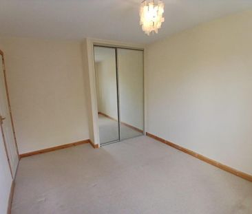 4 bedroom semi-detached house to rent - Photo 3