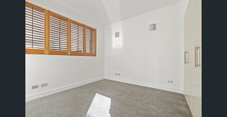 AMAZING 1 BEDROOM UNIT + PARKING IN THE HEART OF MOSMAN - Photo 3