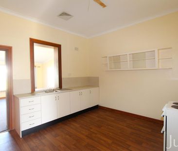 Spacious Cottage - Photo 2