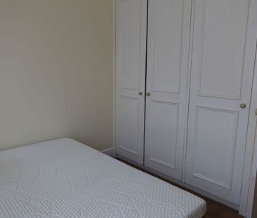 CUTE 2 BEDROOM COTTAGE SEMI FURNISHED - Photo 3