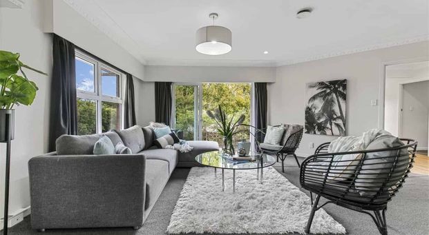 Spacious Sunny Renovated Home - Ready to move in - Photo 1