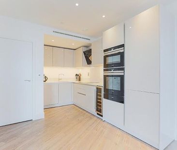 Modern 3 bedroom apartment to rent in Wiverton Tower, Aldgate E1 - Photo 5