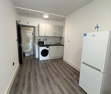 1 bedroom in a house share to rent - Photo 6