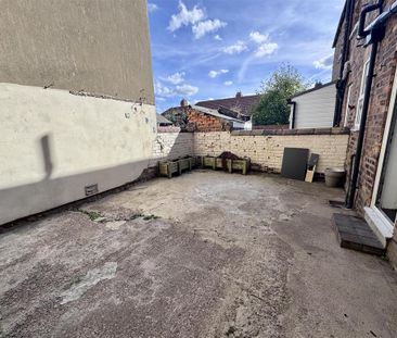 2 bedroom semi-detached house to rent - Photo 5