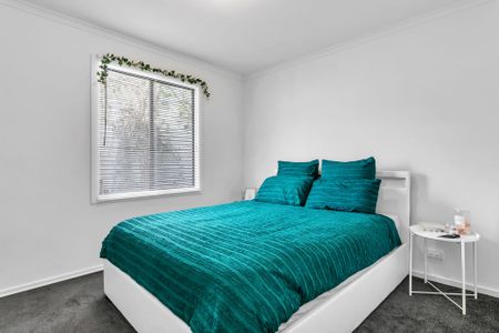 Delightful 4 Bedroom Home - Photo 3