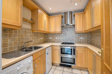 South View, Epsom, Surrey, KT19 7LB - Photo 3