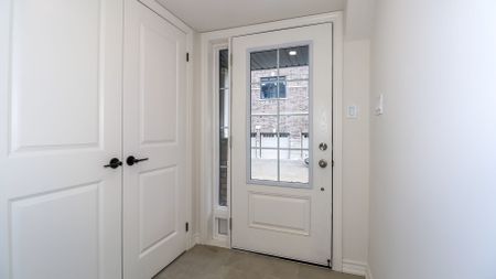 For Lease - 2029 Matteer Court Unit# Unit 18, Innisfil, Ontario - Photo 2