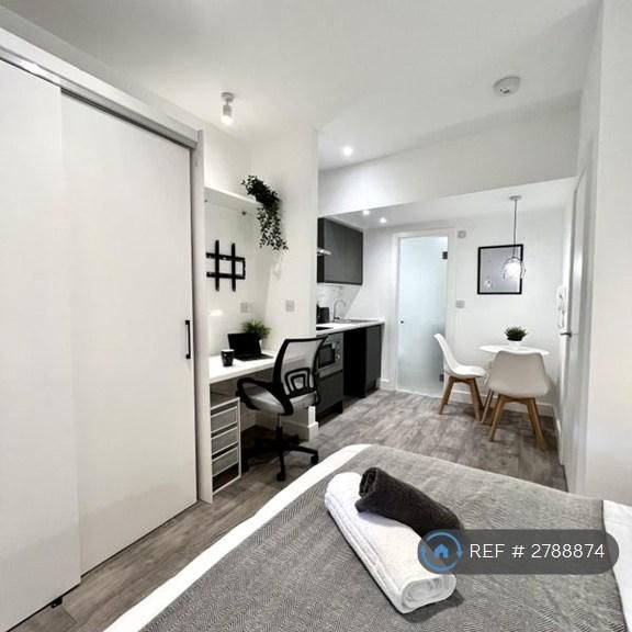 Studio to rent - Photo 1