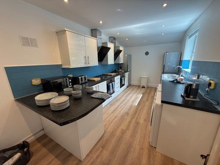 Room in a Shared House, Greenbank Road, L18 - Photo 2