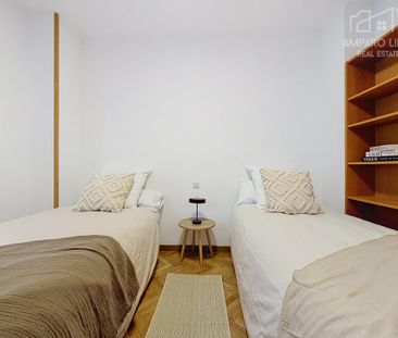 LUZ, AMPLITUD Y COMODIDAD EN CIUDAD LINEAL · 3 DORMITORIOS, 2 BAÑOS... - Photo 2
