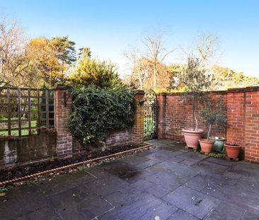 St. Georges Road, Weybridge, Surrey, KT13 - Photo 1