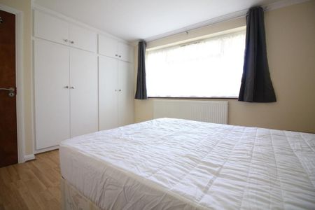 Ravenswood Gardens, Isleworth - Photo 5