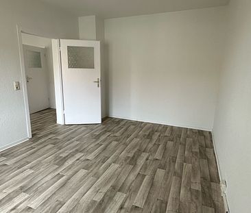 Gut geschnittene 2-Raum-Wohnung mit Balkon! - Photo 3