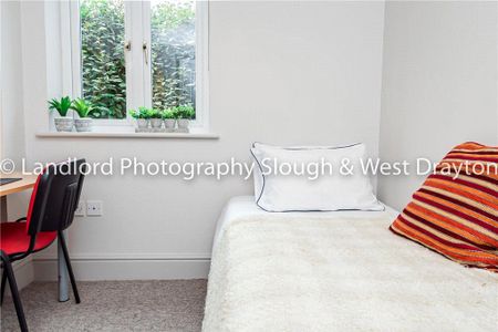 Broomfield, Guildford, Surrey, GU2 8LH - Photo 4