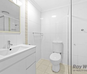 Bright & Stylish Renovated Studio Apartment With A Large Alfresco T... - Photo 4