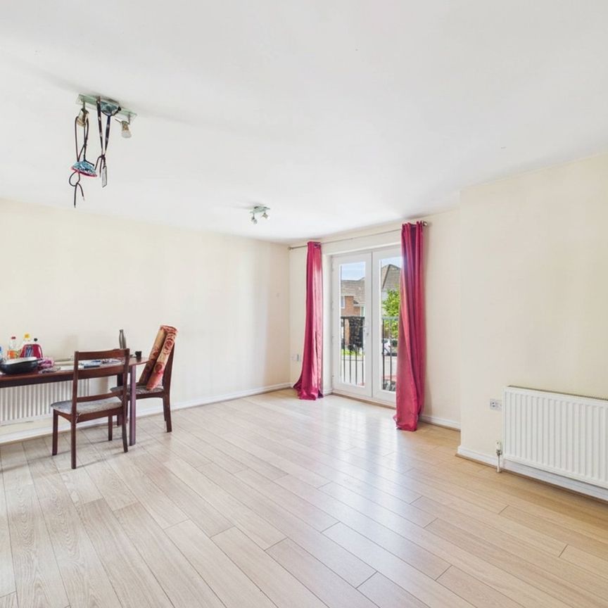 2 bedroom Maisonette in Regis Park Road, Reading - Photo 1