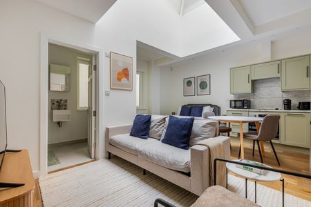 Tottenham Street - Photo 2