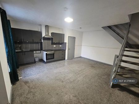 2 bedroom flat to rent - Photo 2