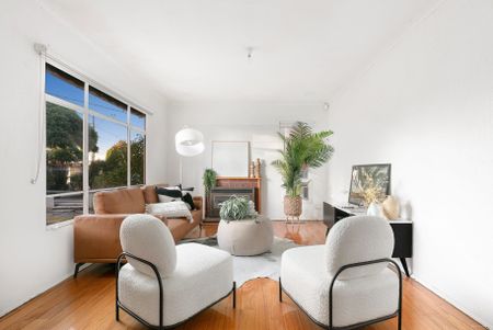 Spacious 3-Bedroom Home with Abundant Natural Light in Preston - Photo 5