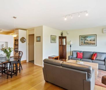 Sunset Views Wembley Apartment - Photo 2