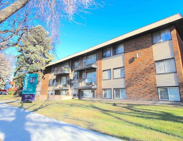 Hilton Manor | 10633 111 Street NW, Edmonton - Photo 1