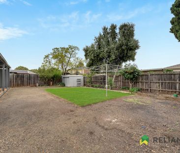 Expansive Family Home with Exceptional Outdoor Living! - Photo 6