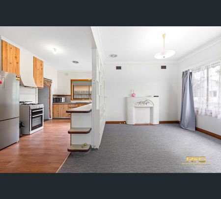 5 Lorenz St, Sunshine, Vic 3020 - Photo 4