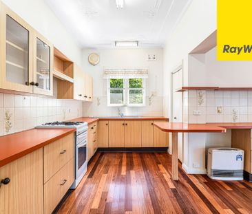 Family Bungalow in the Heart of Eastwood - Photo 6