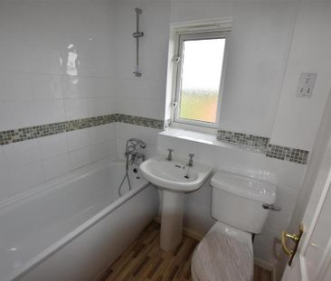 2 bedroom semi-detached house to rent - Photo 6