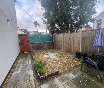 2 bedroom semi-detached house to rent - Photo 6