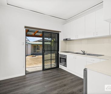 Renovated Home with 4 Car Garage + separate teenagers retreat - Photo 1